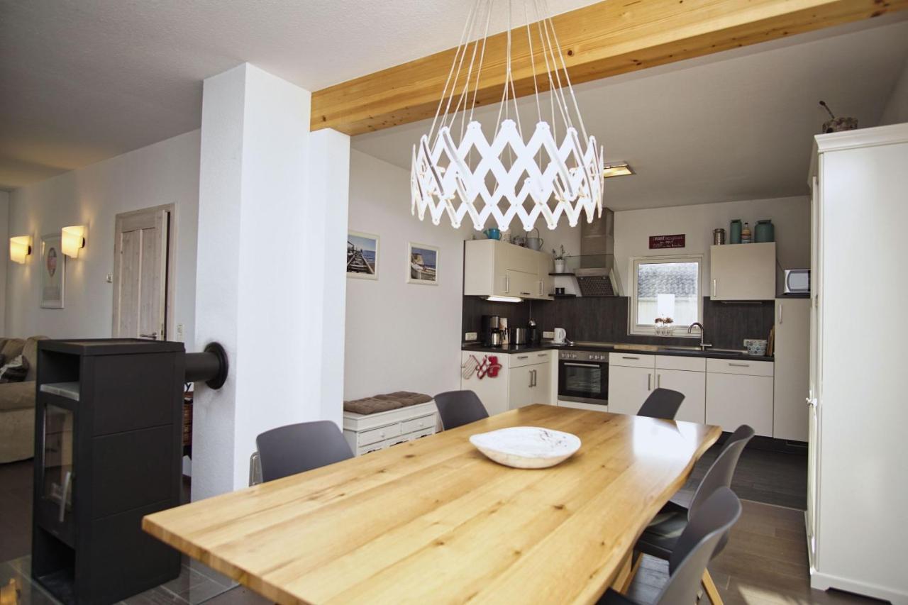 Komfortables Haus Mit Kamin, Sauna, Garten, Terrasse - Ferienhaus Sternschnuppe Wiek auf Rügen المظهر الخارجي الصورة